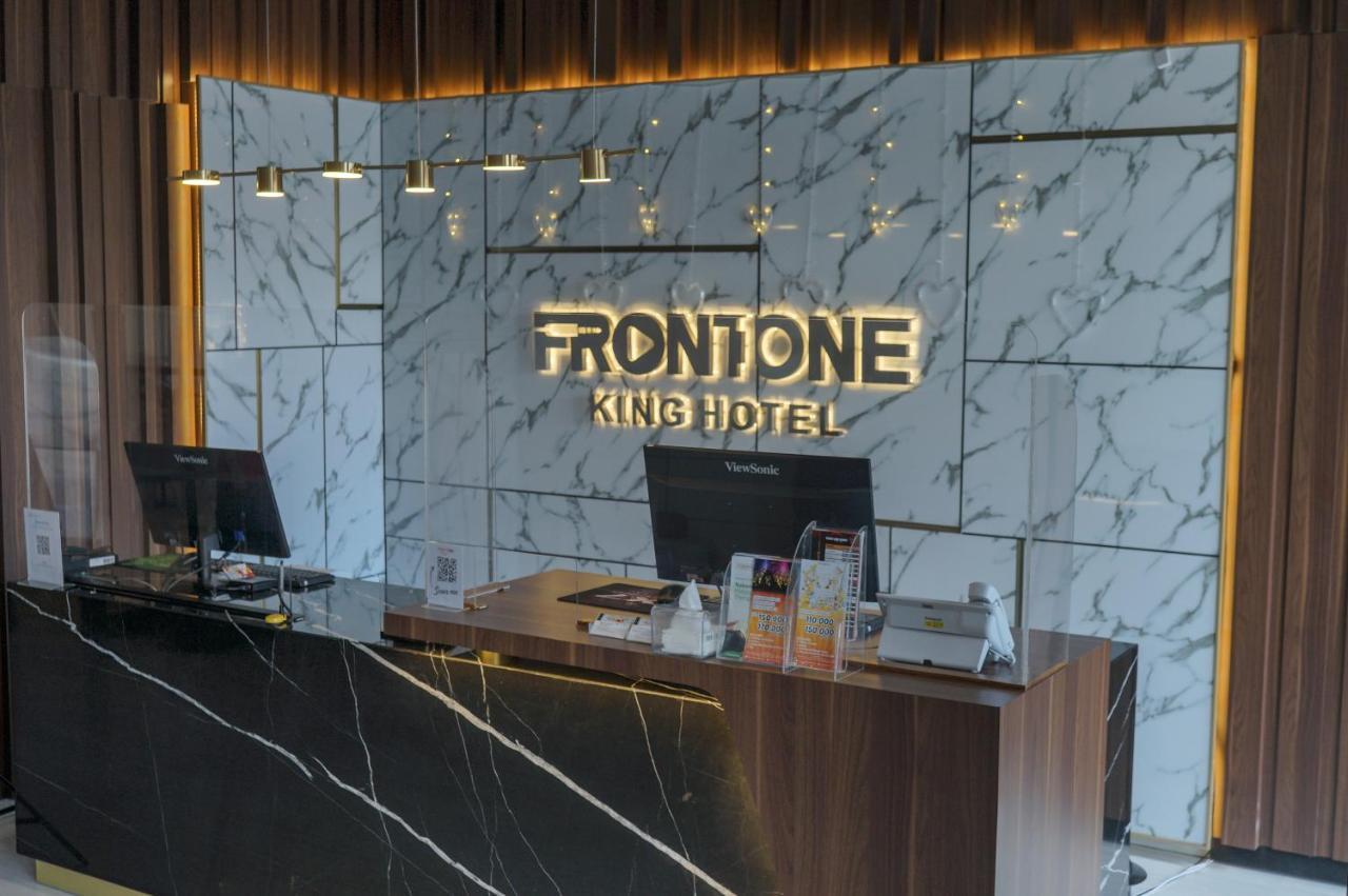 Front One King Hotel Tuban Tuban  Exterior photo