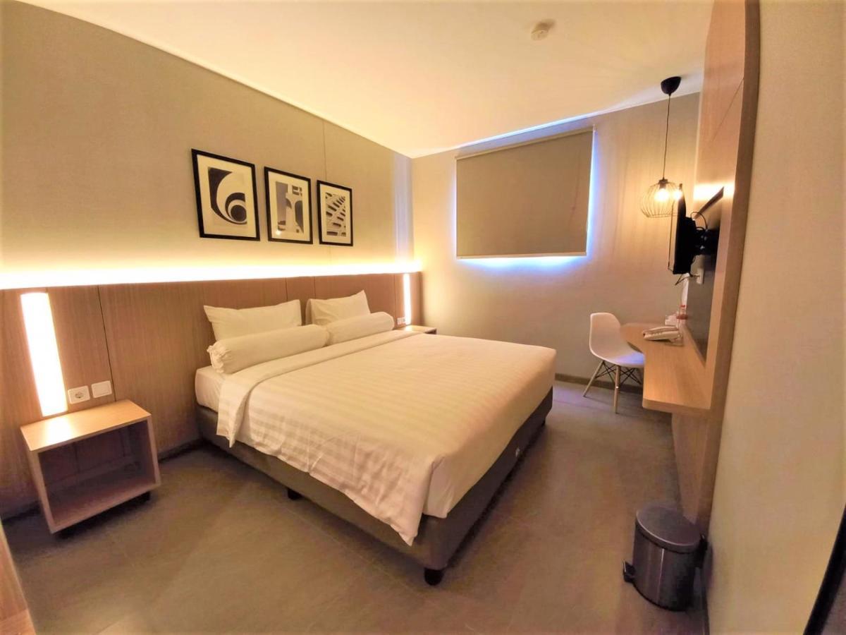 Front One King Hotel Tuban Tuban  Exterior photo