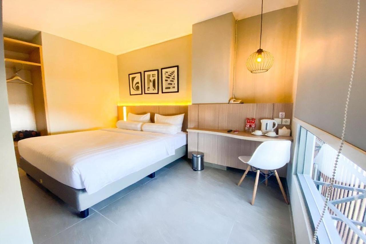 Front One King Hotel Tuban Tuban  Exterior photo