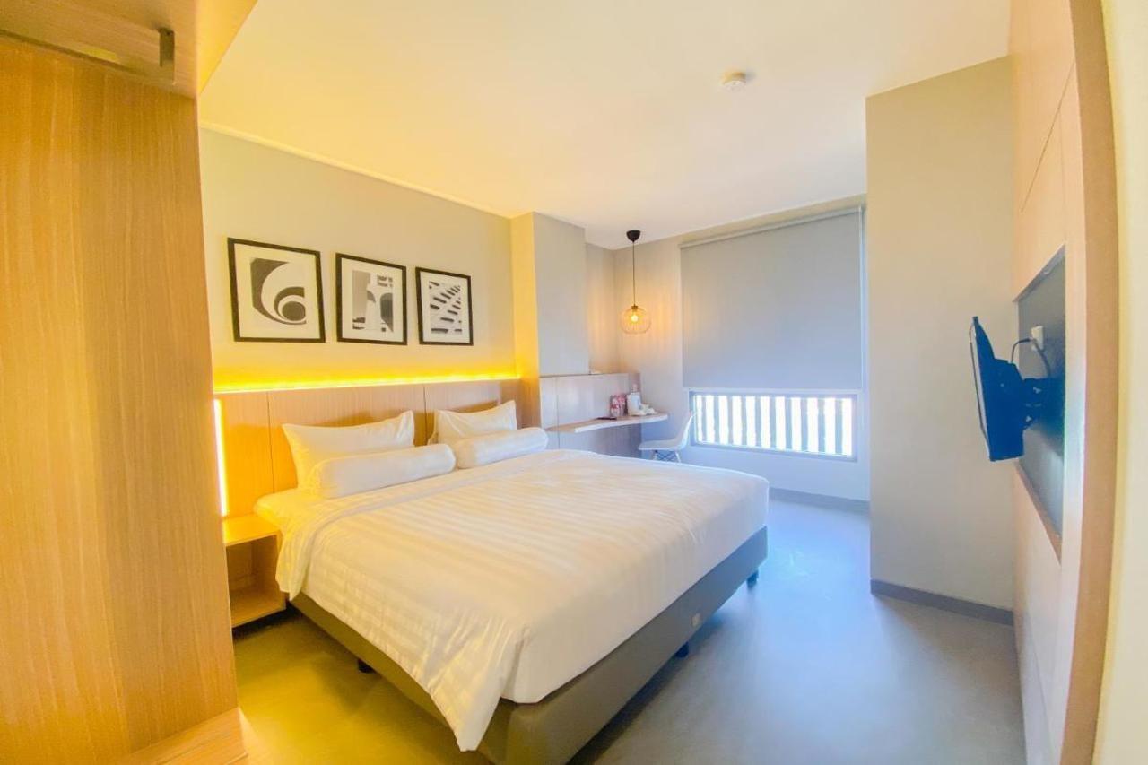 Front One King Hotel Tuban Tuban  Exterior photo
